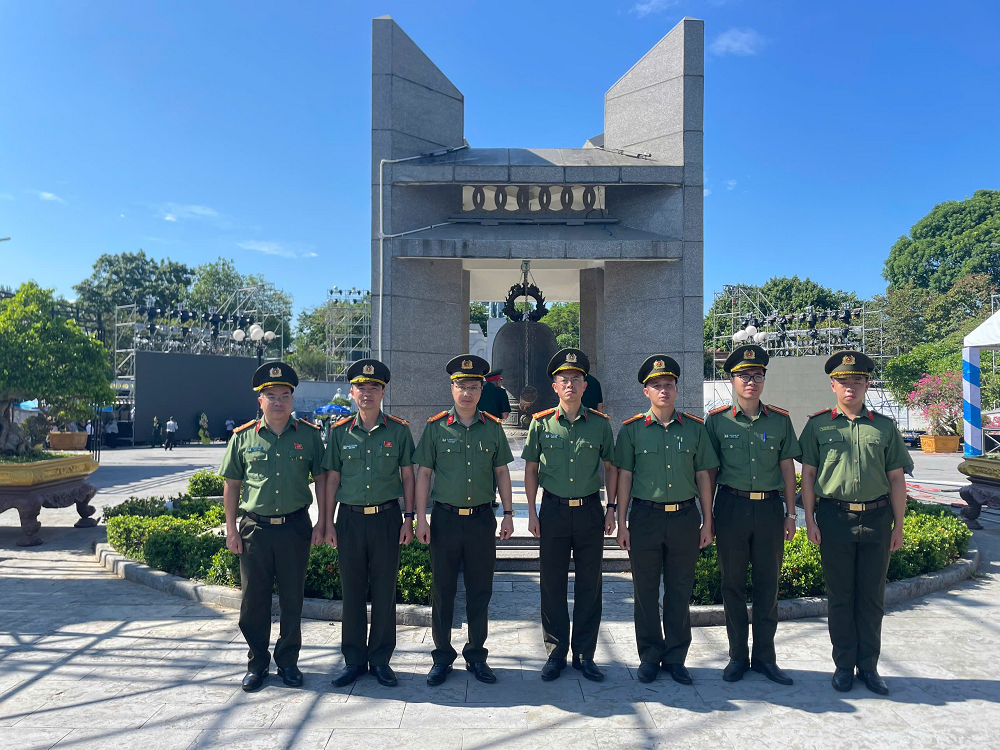 Khoa An ninh chính trị nội bộ tổ chức chương trình về nguồn tại Quảng Trị
