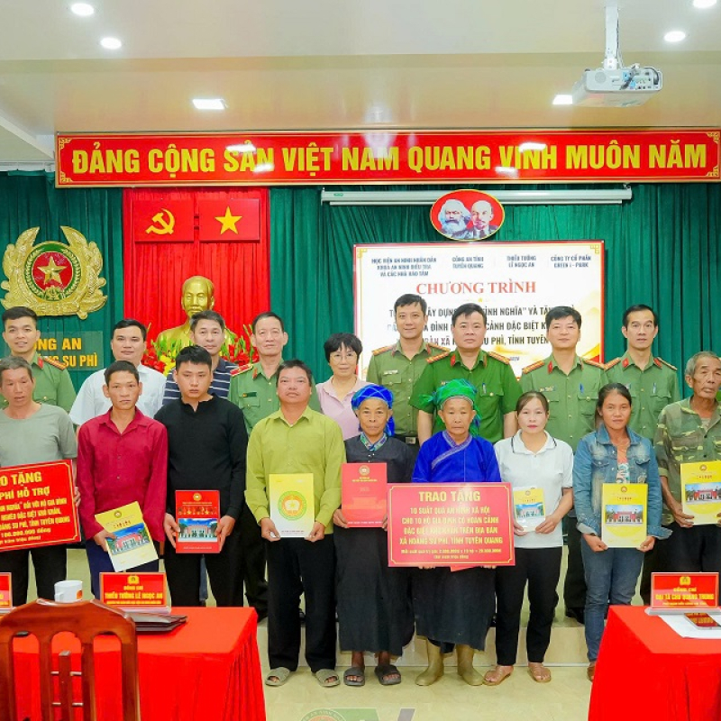 Học viện An ninh nhân dân trao tặng 240 triệu hỗ trợ xoá nhà tạm tại xã Hoàng Su Phì, tỉnh Tuyên Quang