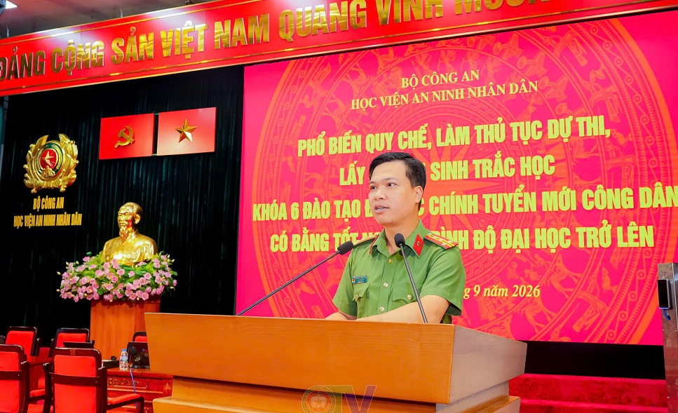 Học viện An ninh nhân dân tổ chức phổ biến quy chế thi, làm thủ tục dự thi và lấy dữ liệu sinh trắc học cho thí sinh dự kỳ thi tuyển sinh Khoá 6 đào tạo đại học chính quy tuyển mới công dân có bằng tốt nghiệp đại học trở lên
