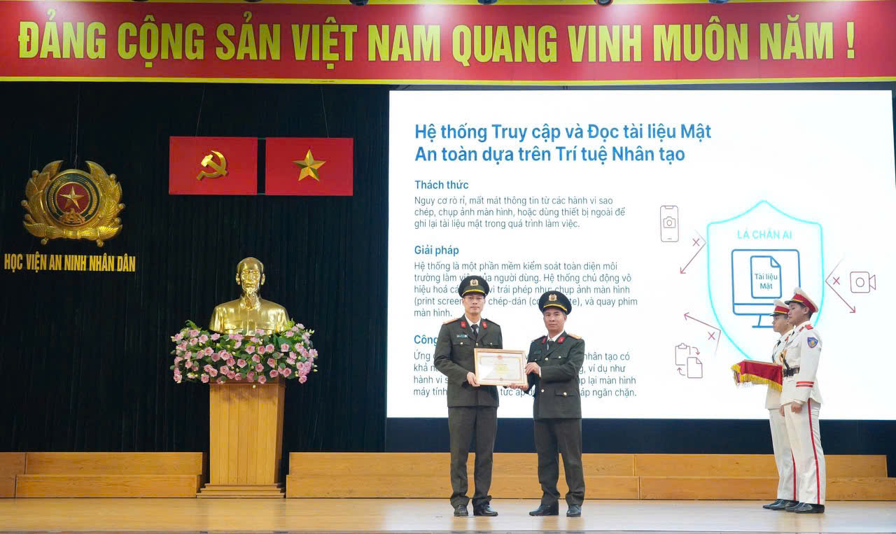 Một sản phẩm được cấp bằng độc quyền sáng chế, đậm dấu ấn "C500"
