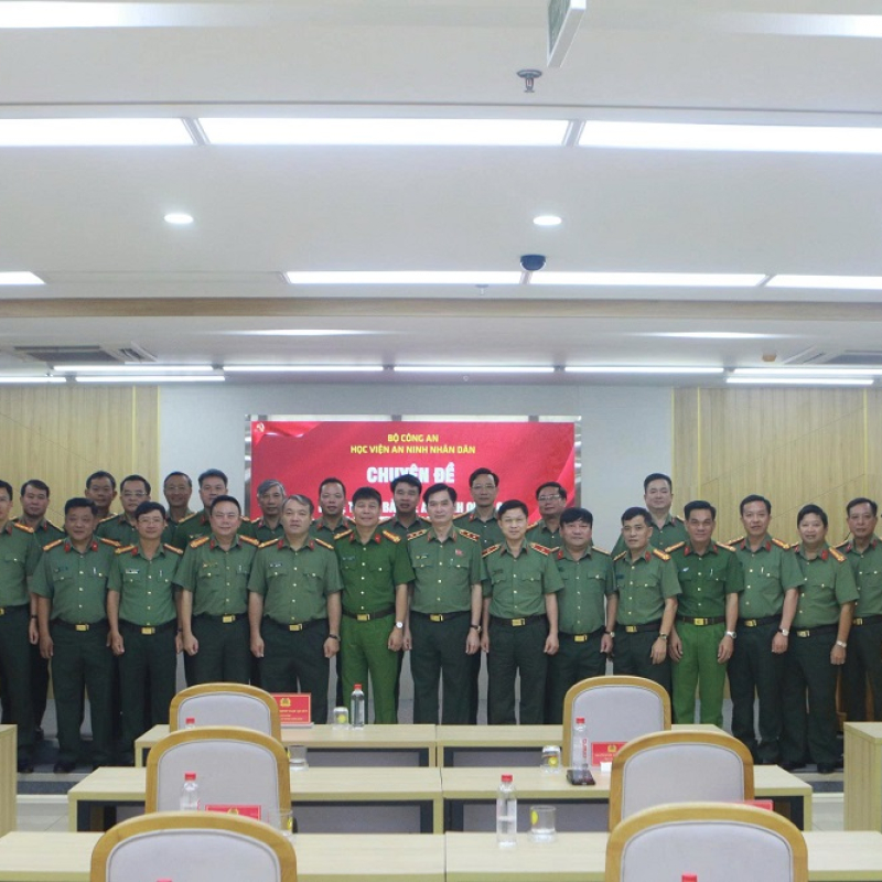 PGS.TS, Trung tướng Trịnh Ngọc Quyên, Giám đốc Học viện An ninh nhân dân giảng dạy chuyên đề tại lớp Bồi dưỡng cập nhật kiến thức mới, kiến thức nâng cao cho phó cục trưởng, phó giám đốc và tương đương năm 2026