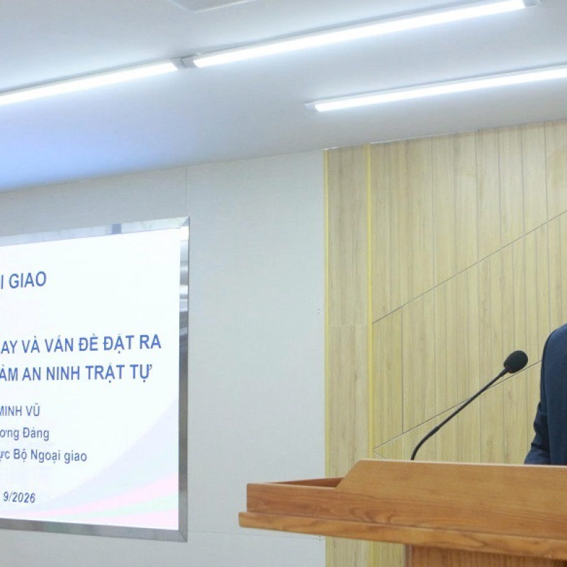 Đồng chí Nguyễn Minh Vũ, Thứ trưởng Thường trực Bộ Ngoại giao báo cáo chuyên đề tại lớp Bồi dưỡng cập nhật kiến thức mới, kiến thức nâng cao cho phó cục trưởng, phó giám đốc và tương đương năm 2026