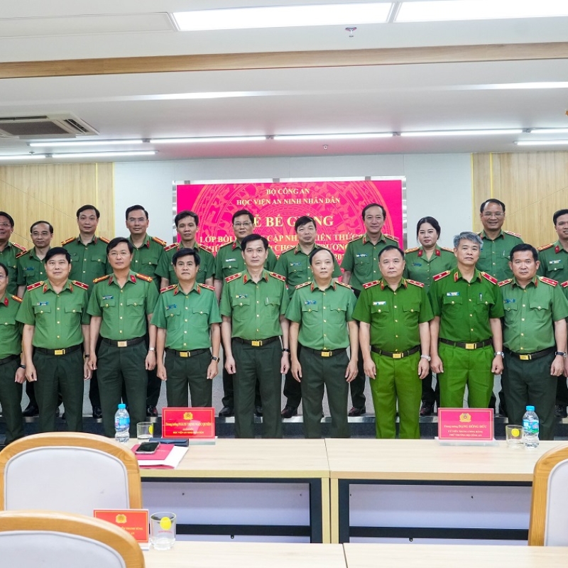 Bế giảng lớp Bồi dưỡng cập nhật kiến thức mới, kiến thức nâng cao cho cục trưởng, giám đốc và tương đương trong CAND năm 2026