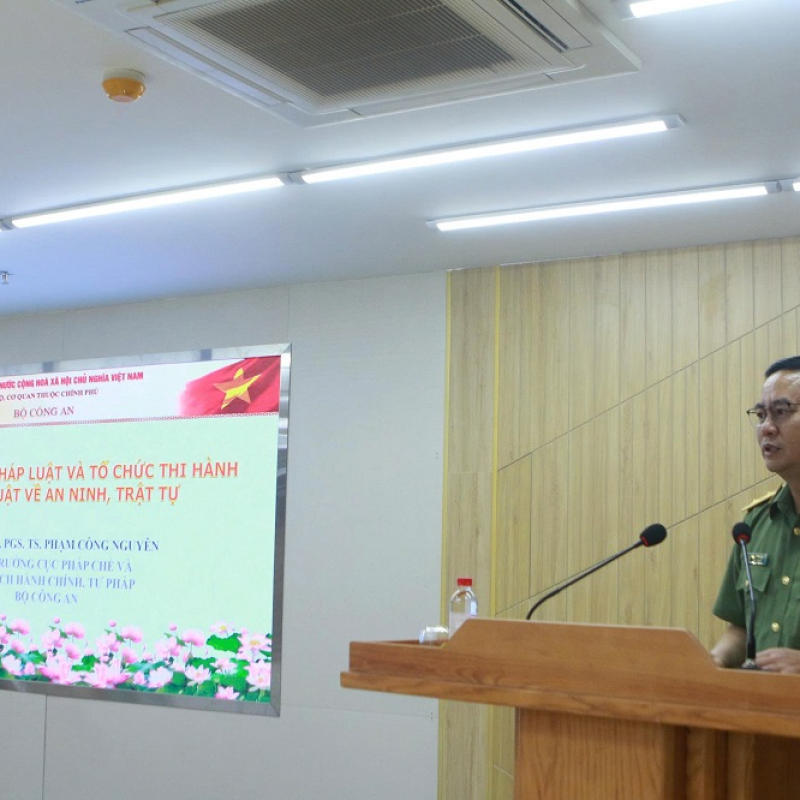 Trung tướng Phạm Công Nguyên báo cáo chuyên đề tại lớp Bồi dưỡng cập nhật kiến thức mới, kiến thức nâng cao cho phó cục trưởng, phó giám đốc và tương đương năm 2026