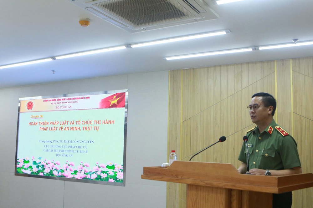Trung tướng Phạm Công Nguyên báo cáo chuyên đề tại lớp Bồi dưỡng cập nhật kiến thức mới, kiến thức nâng cao cho phó cục trưởng, phó giám đốc và tương đương năm 2026