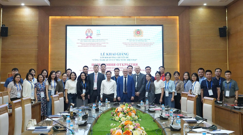 Khai giảng lớp Bồi dưỡng chuyên đề “Công nghệ quản lý nhà nước hiện đại” do chuyên gia Học viện RANEPA giảng dạy