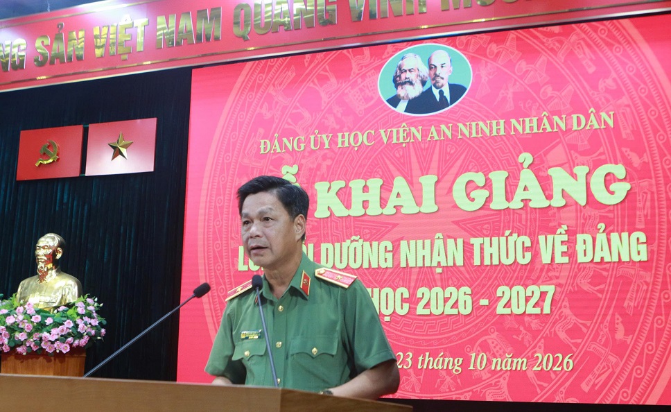 Khai giảng lớp Bồi dưỡng nhận thức về Đảng