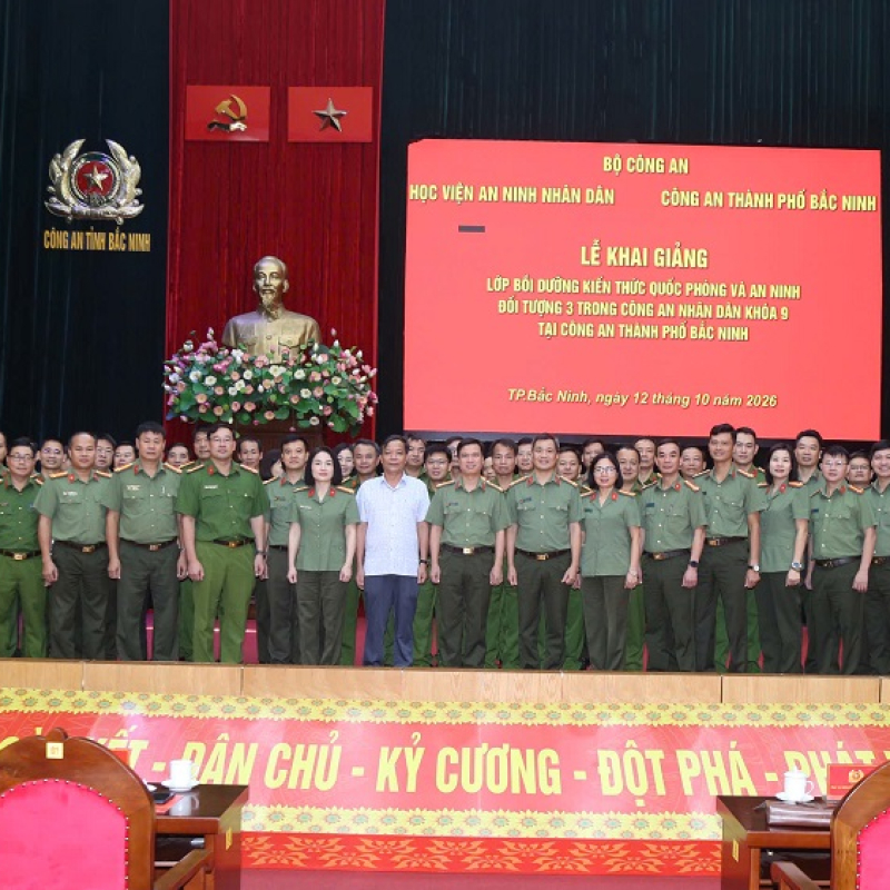 Khai giảng lớp Bồi dưỡng kiến thức quốc phòng và an ninh đối tượng 3 khoá 9 mởi tại Công an tỉnh Bắc Ninh