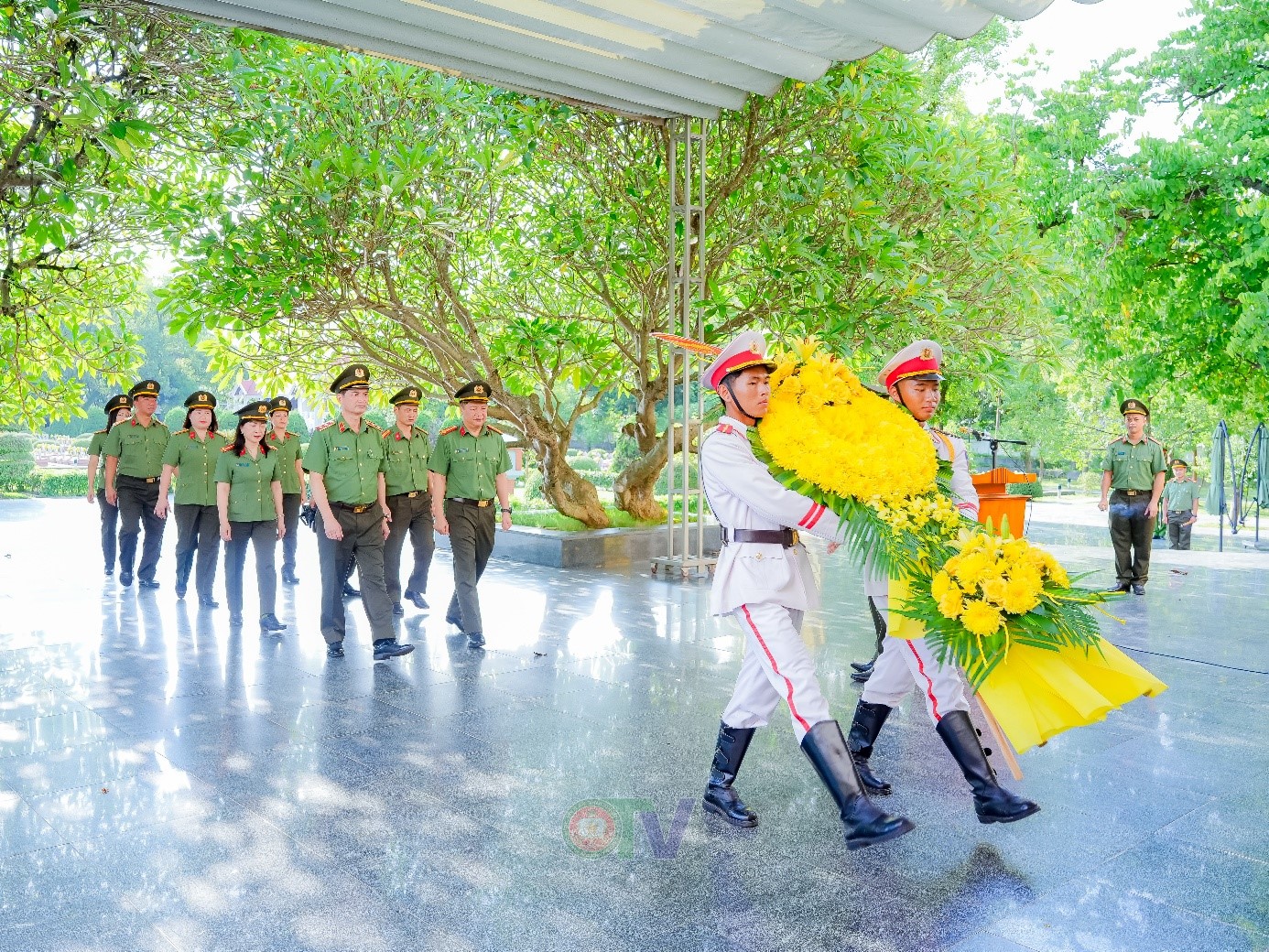 Học viện An ninh nhân dân thăm hỏi, tặng quà nhân dịp kỷ niệm 79 năm Ngày thương binh, liệt sĩ
