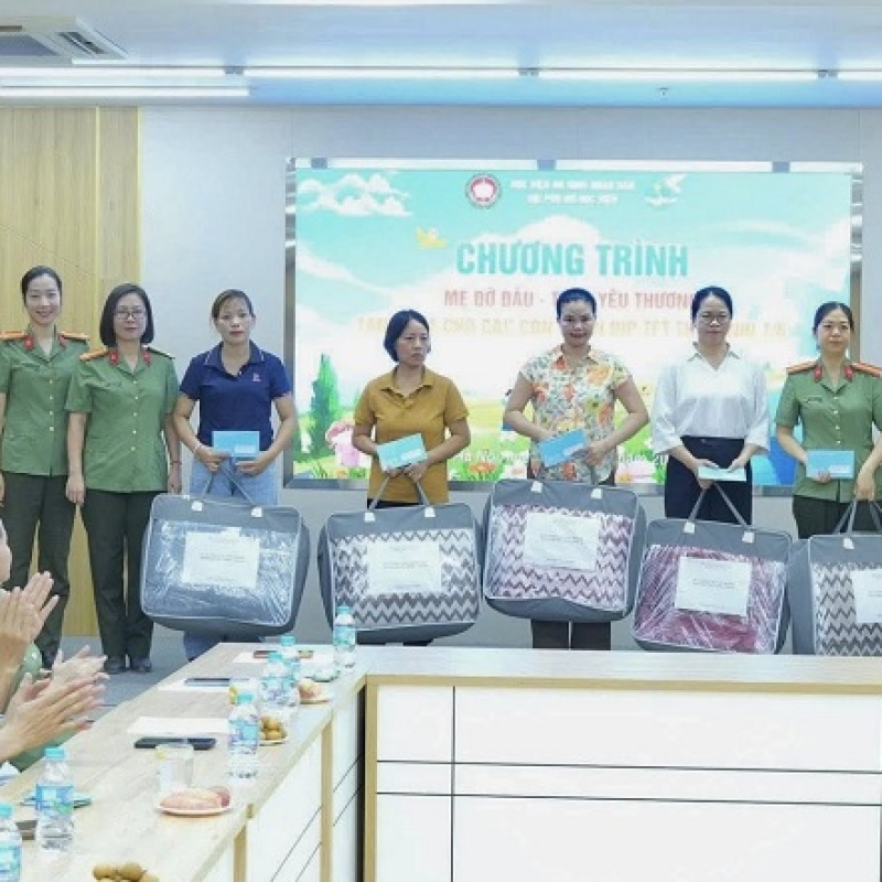 “Mẹ đỡ đầu – Trao yêu thương”: Gieo mầm nhân ái, nâng bước tương lai