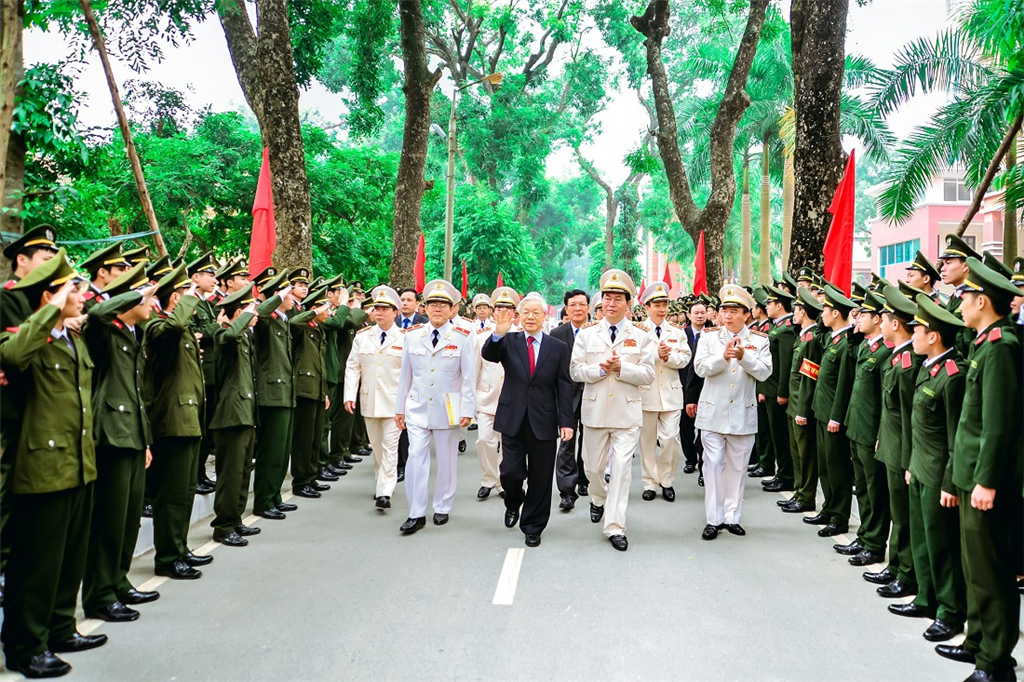 Tổng Bí thư Nguyễn Phú Trọng đến thăm cán bộ, giảng viên, học viên Học viện nhân dịp khai giảng, năm 2014