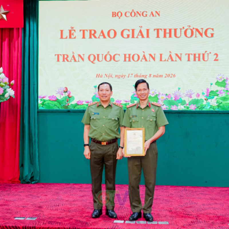 GS.TS, Đại tá Hoàng Minh Tuấn vinh dự được Bộ Công an trao tặng giải thưởng Trần Quốc Hoàn lần thứ 2