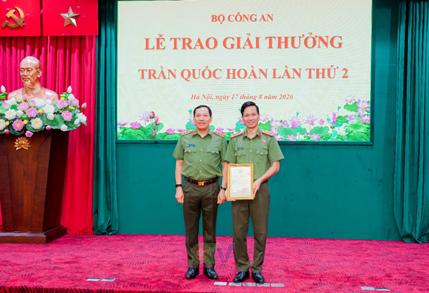 GS.TS, Đại tá Hoàng Minh Tuấn vinh dự được Bộ Công an trao tặng giải thưởng Trần Quốc Hoàn lần thứ 2