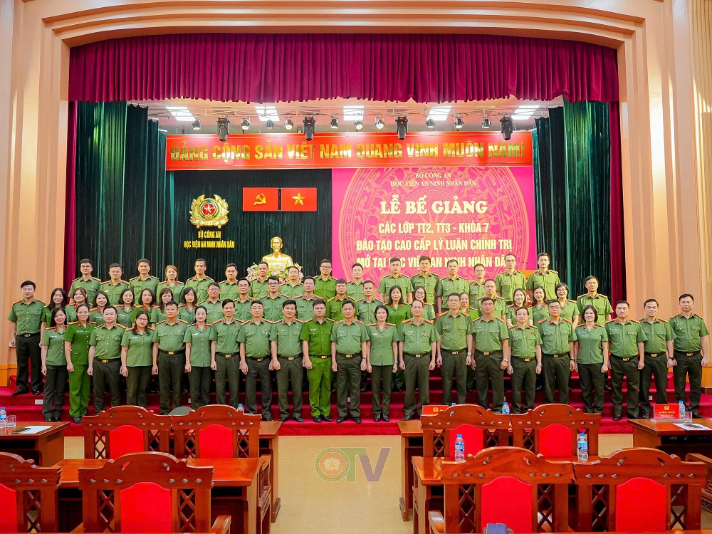 Bế giảng lớp Cao cấp lý luận chính trị Khoá 7 mở tại Học viện An ninh nhân dân