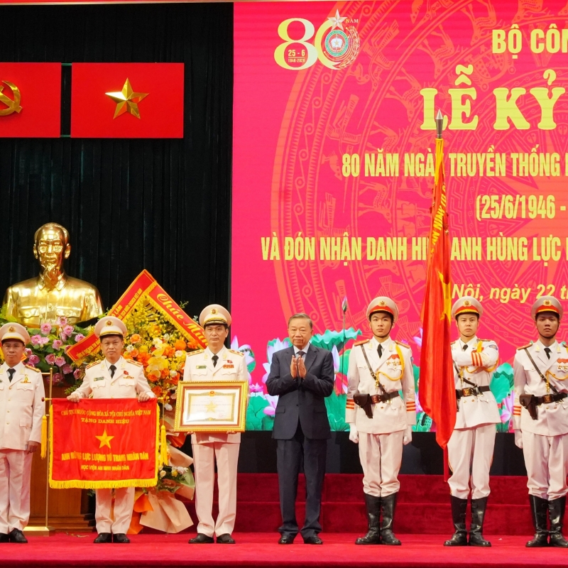 Lễ kỷ niệm 80 năm Ngày truyền thống Học viện An ninh nhân dân (25/6/1946 - 25/6/206) và đón nhận danh hiệu Anh hùng Lực lượng vũ trang nhân dân lần thứ ba