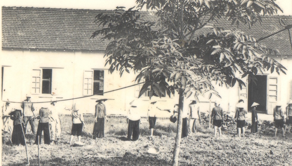 Học viên Lớp Trung văn lao động tăng gia, năm 1970