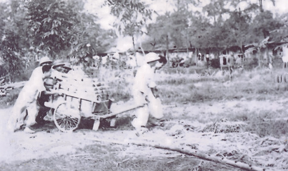 Học viên tham gia xây dựng Trường Sỹ quan An ninh, năm 1975